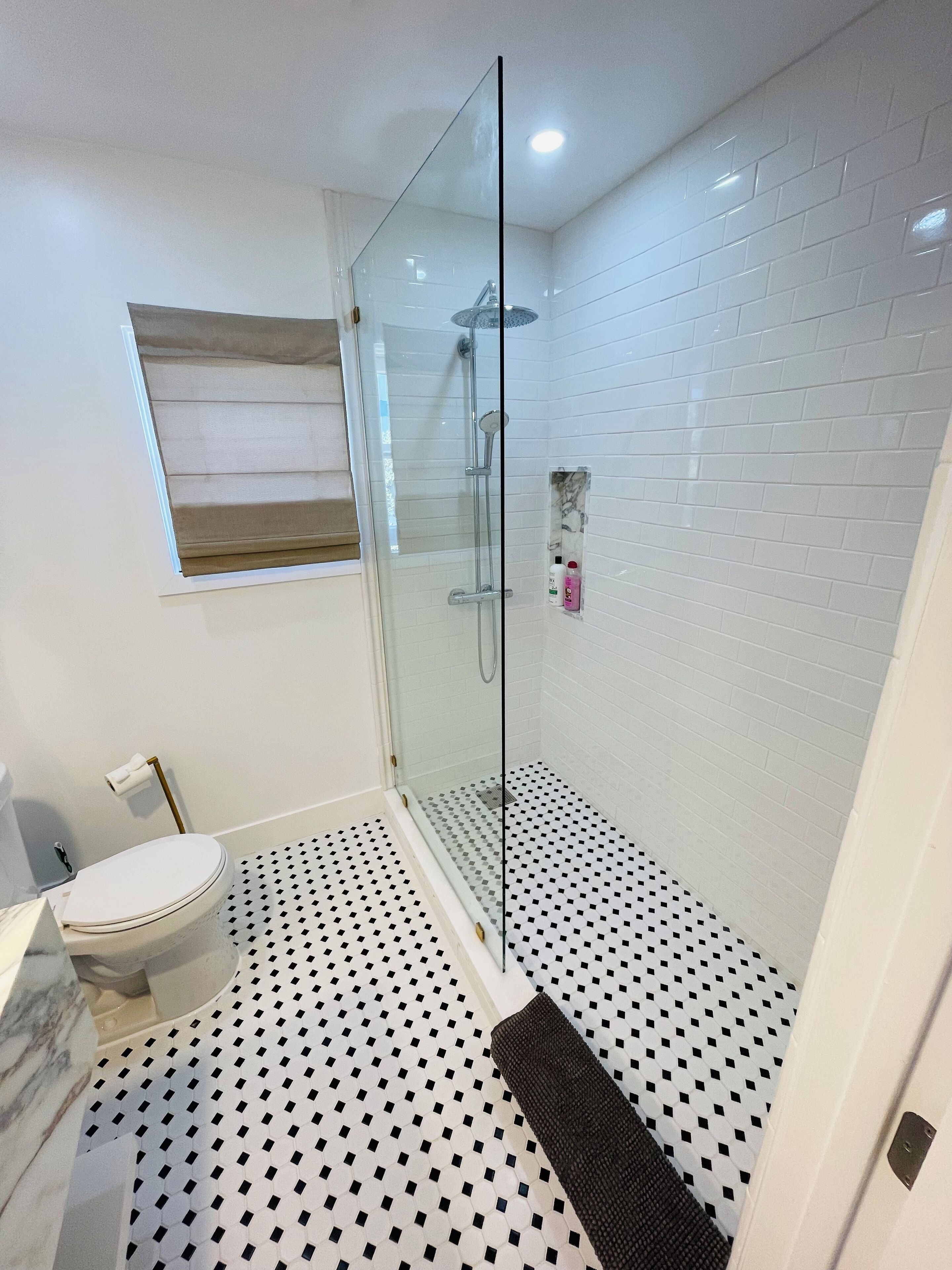 Shower, hair dryer, towels, shampoo