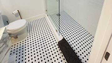 Shower, hair dryer, towels, shampoo