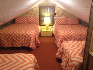3 habitaciones, tabla de planchar con plancha, wifi y ropa de cama 