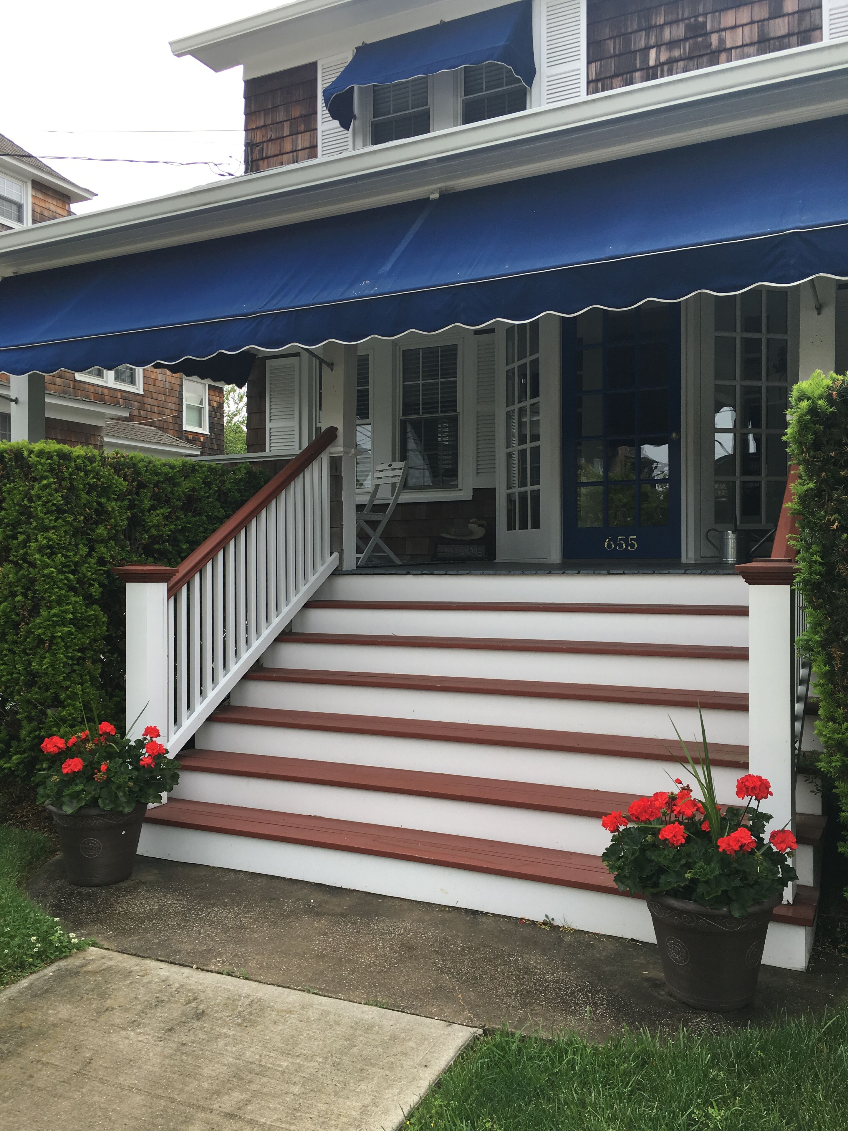 CLASSIC BAYHEADER! Steps to Beach. 4 Bdrms. Sleeps 8.