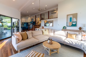 Flat-screen TV, DVD player, stereo