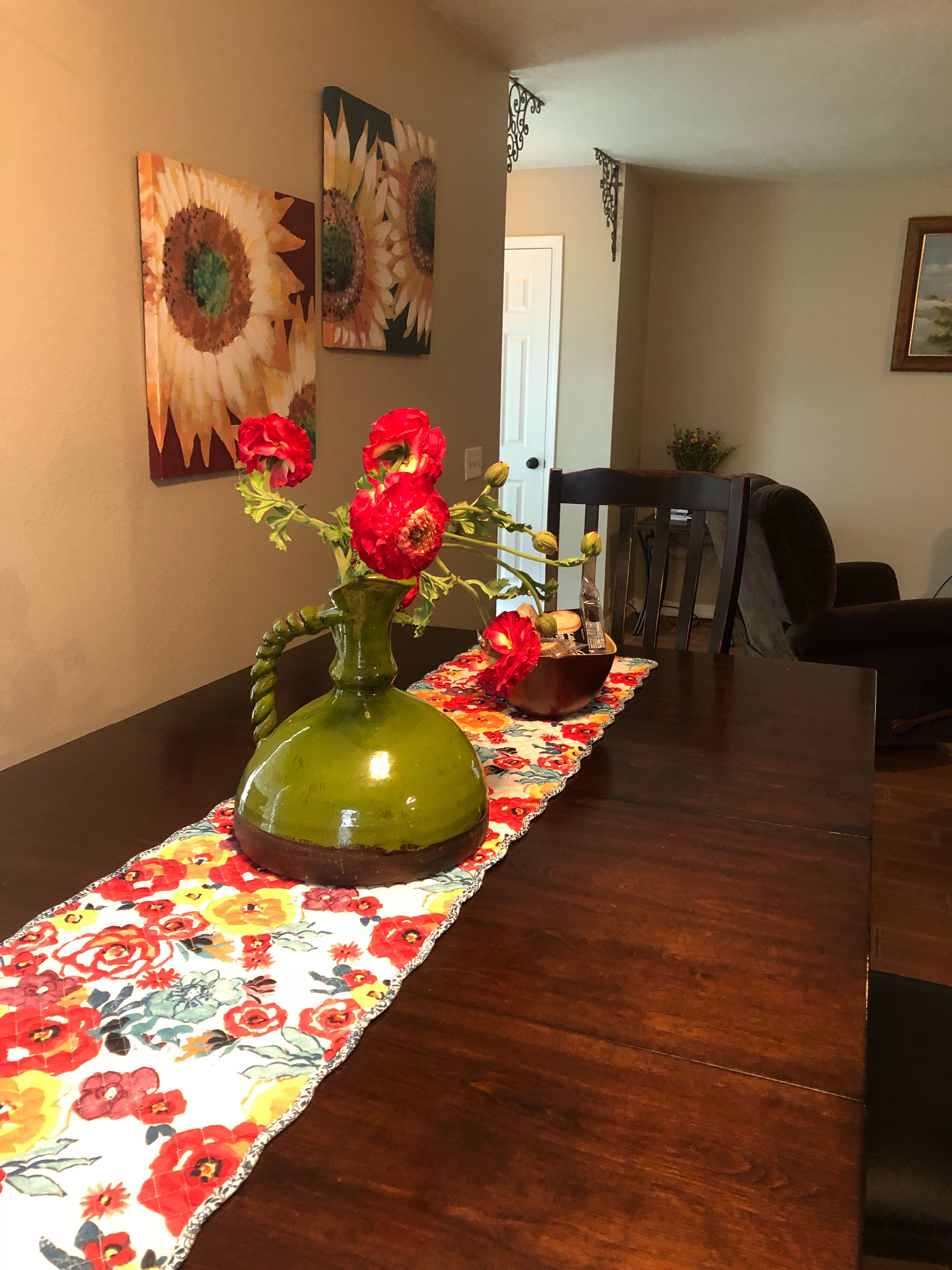 All the Comforts of Home Duplex. Backyard grill and atmosphere. Extra services!