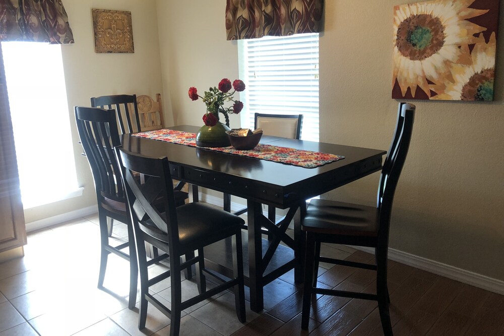 All the Comforts of Home Duplex. Backyard grill and atmosphere. Extra services!