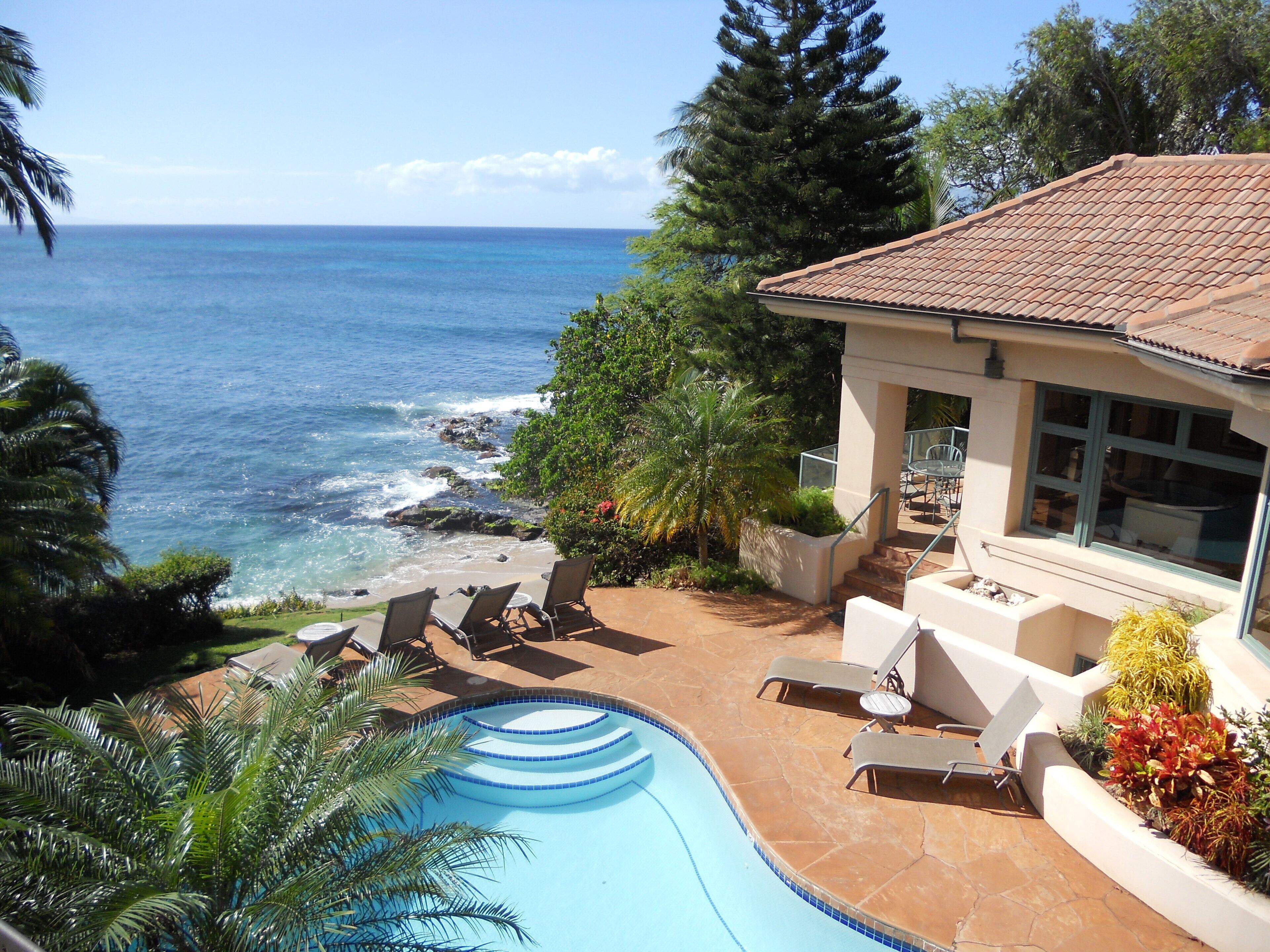 Stunning Beachfront 5 Bedroom, 6.5 Bath Estate with Pool, Spa & Air Conditioning