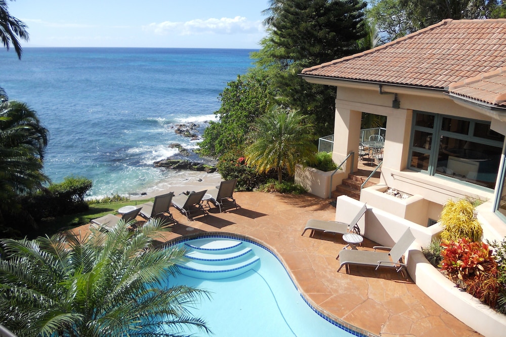 Stunning Beachfront 5 Bedroom, 6.5 Bath Estate with Pool, Spa & Air Conditioning