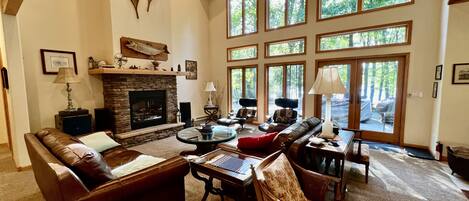 Smart TV, fireplace, table tennis, stereo