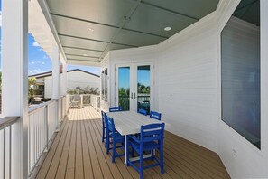 Outdoor dining - Seaview Home, Oceanfront Deck & Beach Access (Ponte Vedra Beach)
