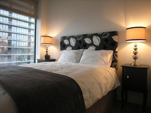 バンクーバーの象徴的な住宅タワーに滞在