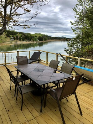 Outdoor dining - LAKEFRONT Lakehouse with Boat Ramp and Private Dock (Sevierville)