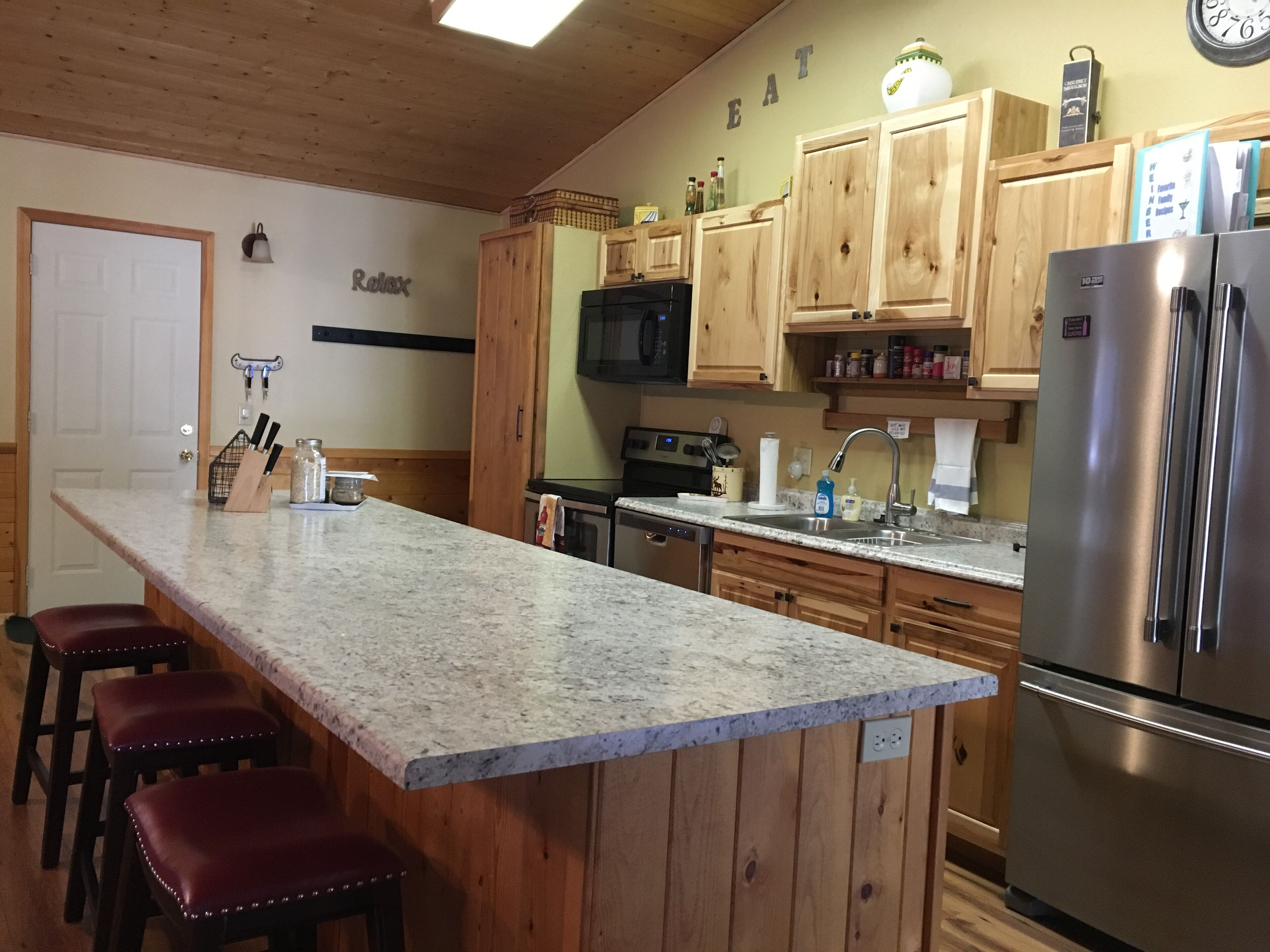 Wonderful 2 bedroom Updated Family Cabin in PCC. Central Heat. Close to Skiing! 