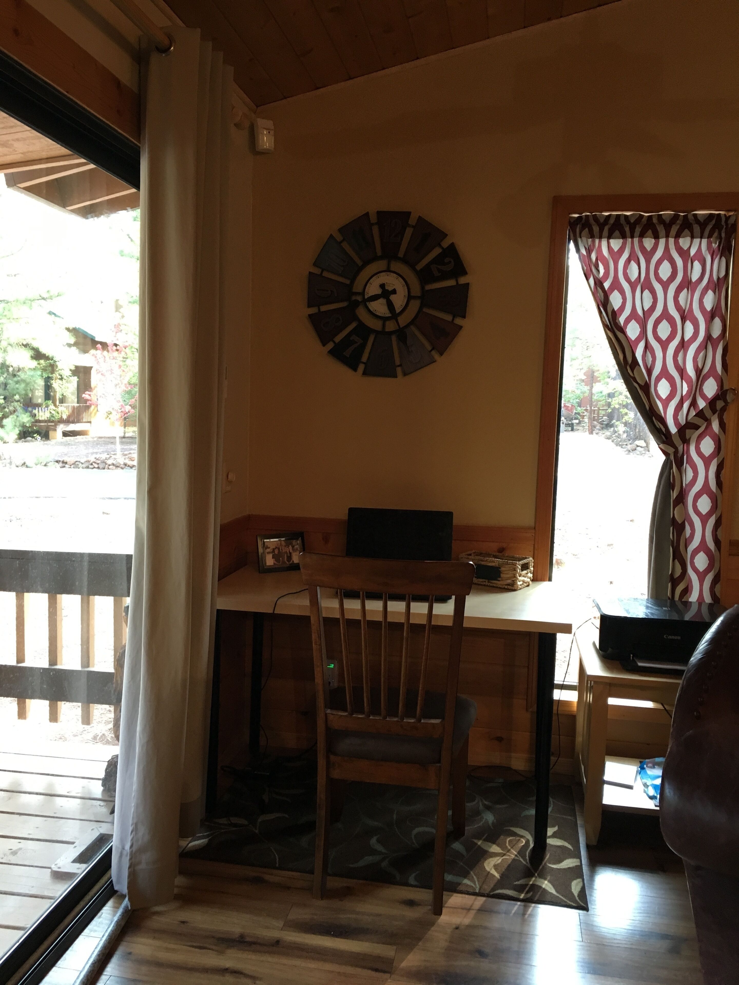 Wonderful 2 bedroom Updated Family Cabin in PCC. Central Heat. Close to Skiing! 