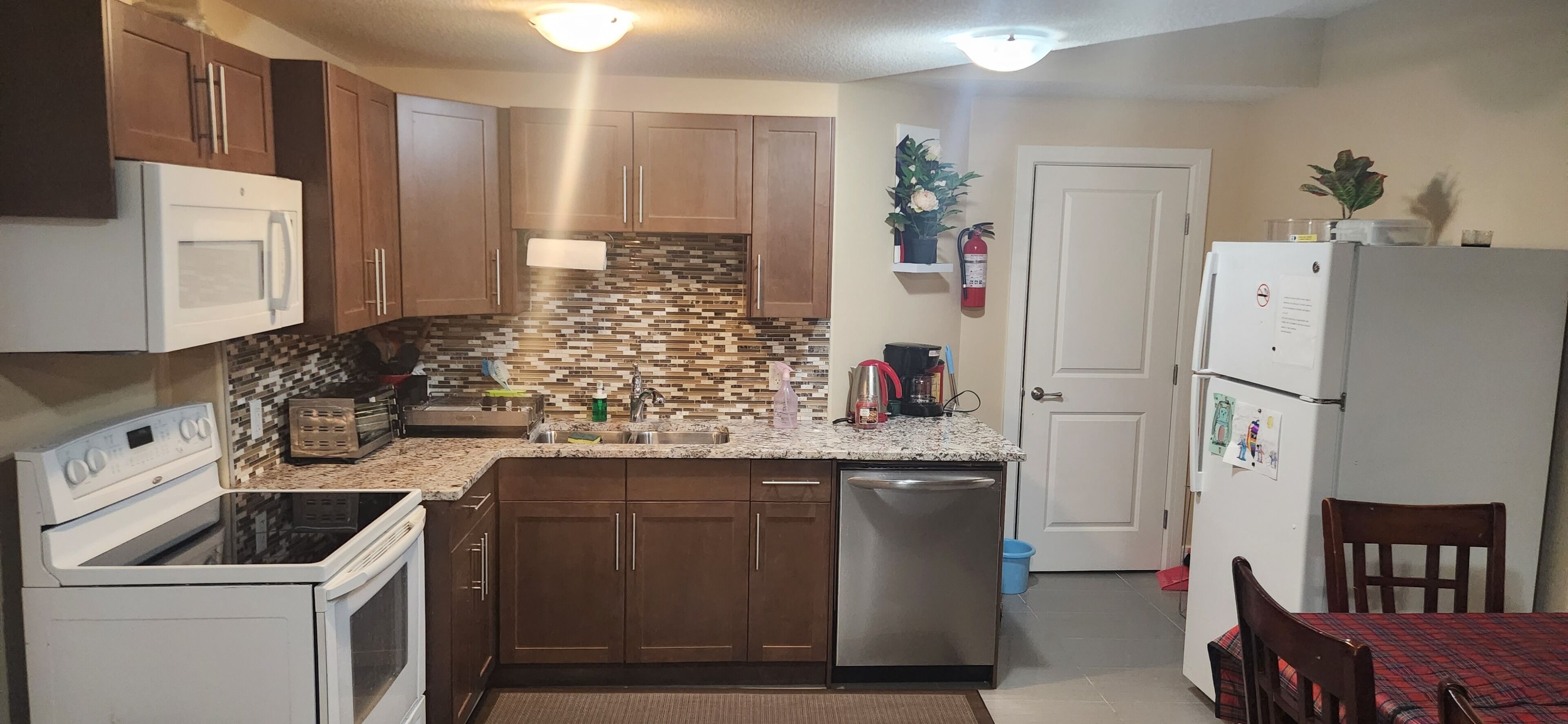 Luxury 2 bedroom Basement Suite - Home and away