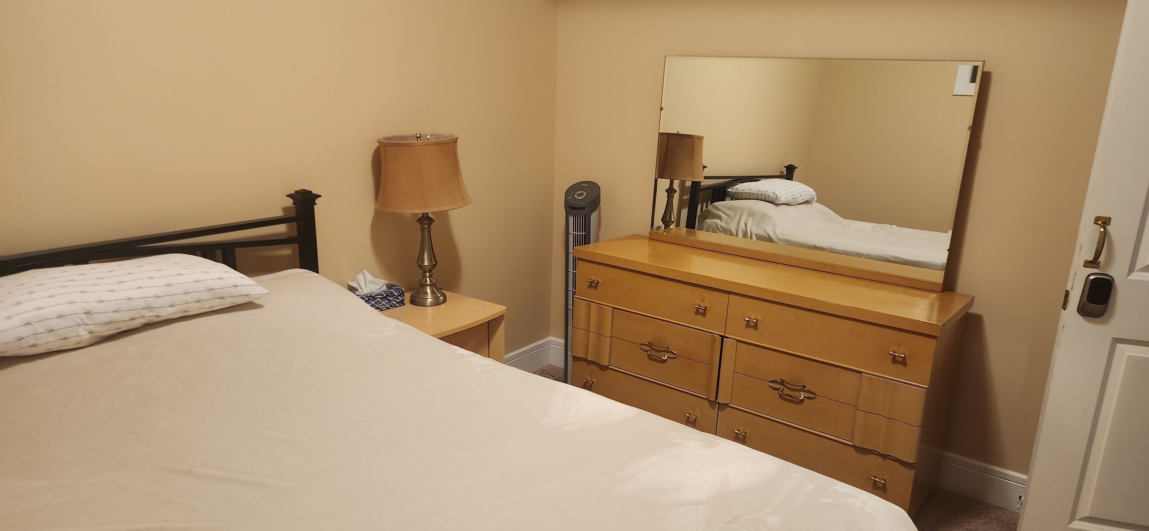 Luxury 2 bedroom Basement Suite - Home and away