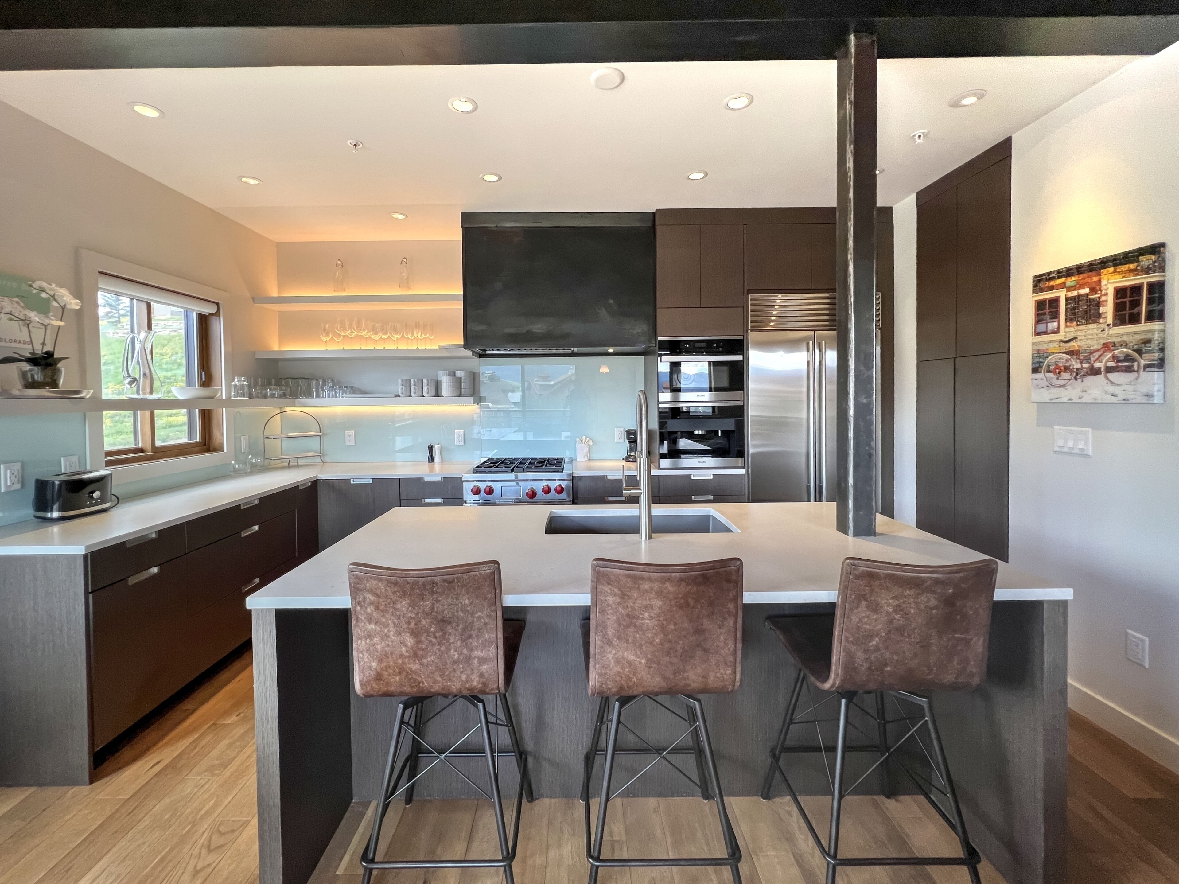 NEW! Luxuriously Furnished, Great Location, Beautiful 3 Bedroom Condo!