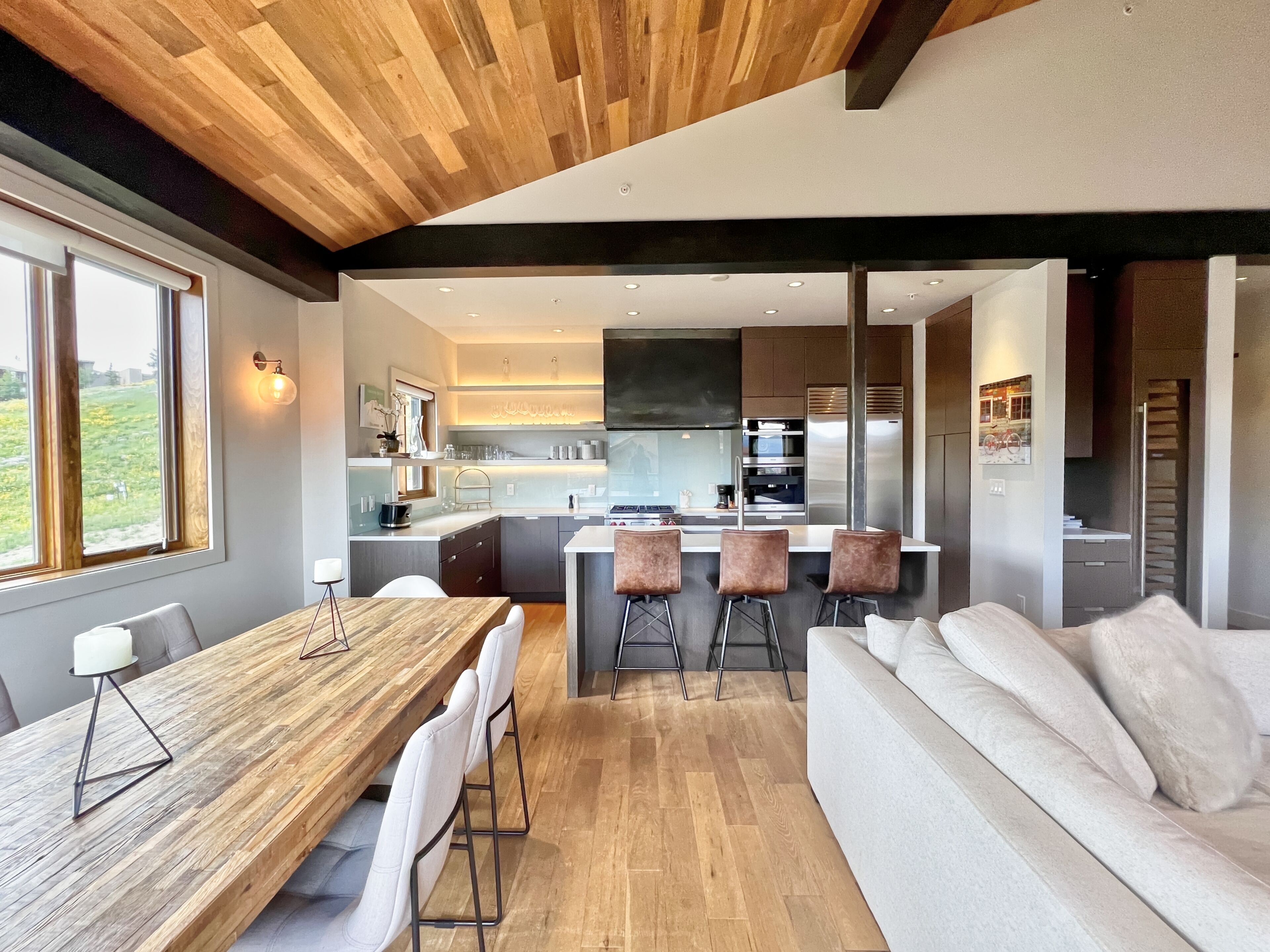 NEW! Luxuriously Furnished, Great Location, Beautiful 3 Bedroom Condo!