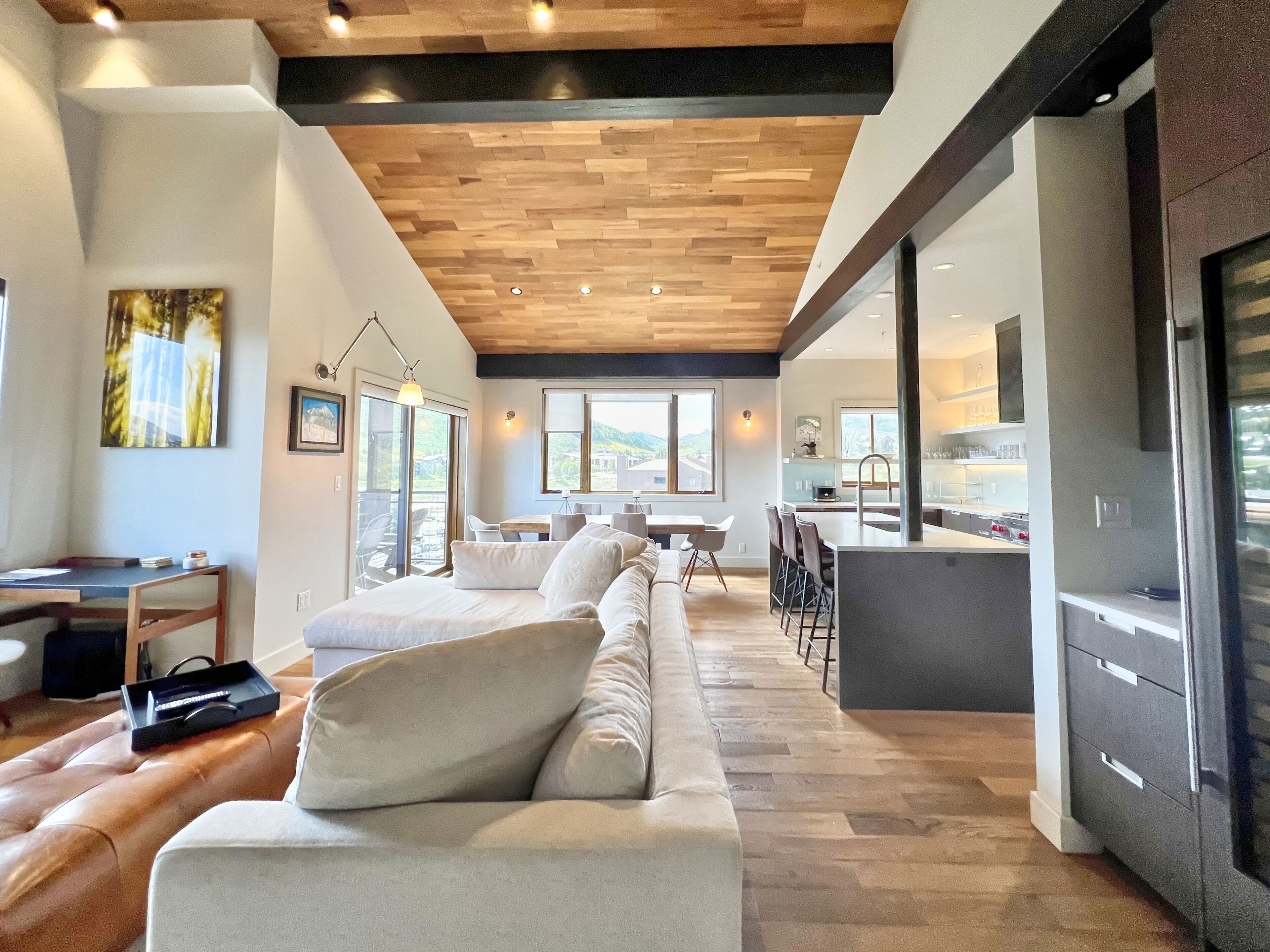 NEW! Luxuriously Furnished, Great Location, Beautiful 3 Bedroom Condo!