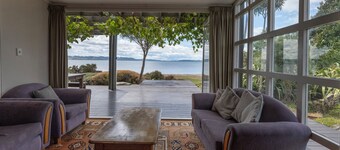 Lounge to Lake - Water's Edge, Lake Rotorua