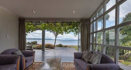 Lounge to Lake - Water's Edge, Lake Rotorua