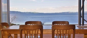 ロトルア湖 - ウォーターズエッジ、ロトルア湖へのラウンジ