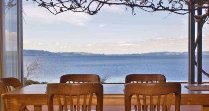 Lounge to Lake - Water's Edge, Lake Rotorua