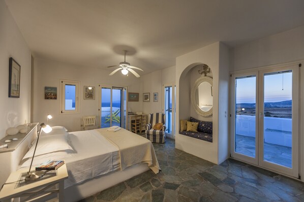 6 bedrooms, desk, iron/ironing board, free WiFi