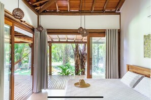 6 bedrooms, iron/ironing board, travel cot, free WiFi