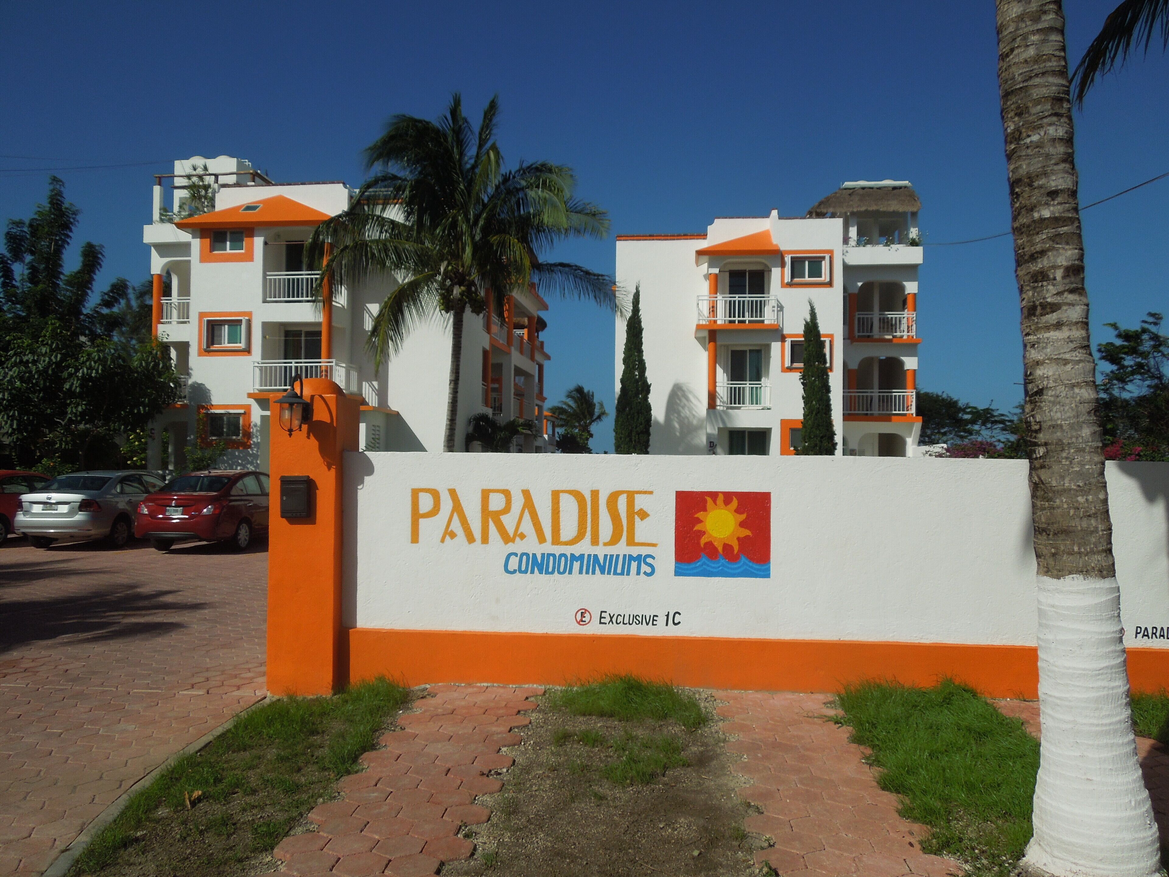'Slice of Paradise' Beachfront Condo.... Get Your Fins on!