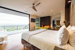 5 bedrooms, desk, iron/ironing board, travel crib - Private Trailhead, Infinity Pool, and Skyline Views from Camelback Desert Haven (Phoenix)