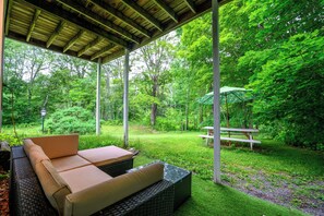 Outdoor dining - Close to skiing in Windham and Hunter, hiking, lakes, 20+restaurants (Maplecrest)