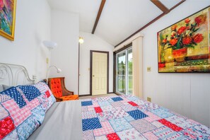 2 makuuhuonetta, työpöytä, silitysrauta/-lauta, ilmainen Wi-Fi