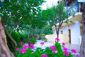 Exterior detail - 5 Ground floor studios and apartments with private front garden for your team (Zakynthos)