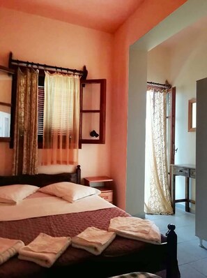 7 makuuhuonetta, työpöytä, ilmainen Wi-Fi