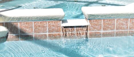 Et oppvarmet basseng