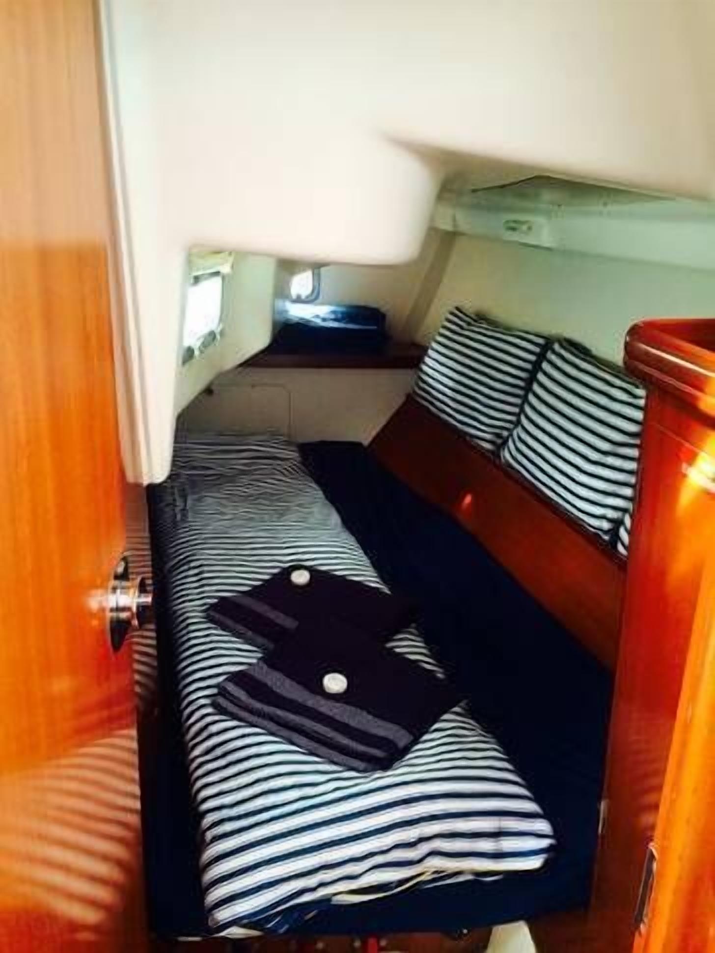 ROMANTIC YACHT STAY FOR TWO AT PALM BEACH