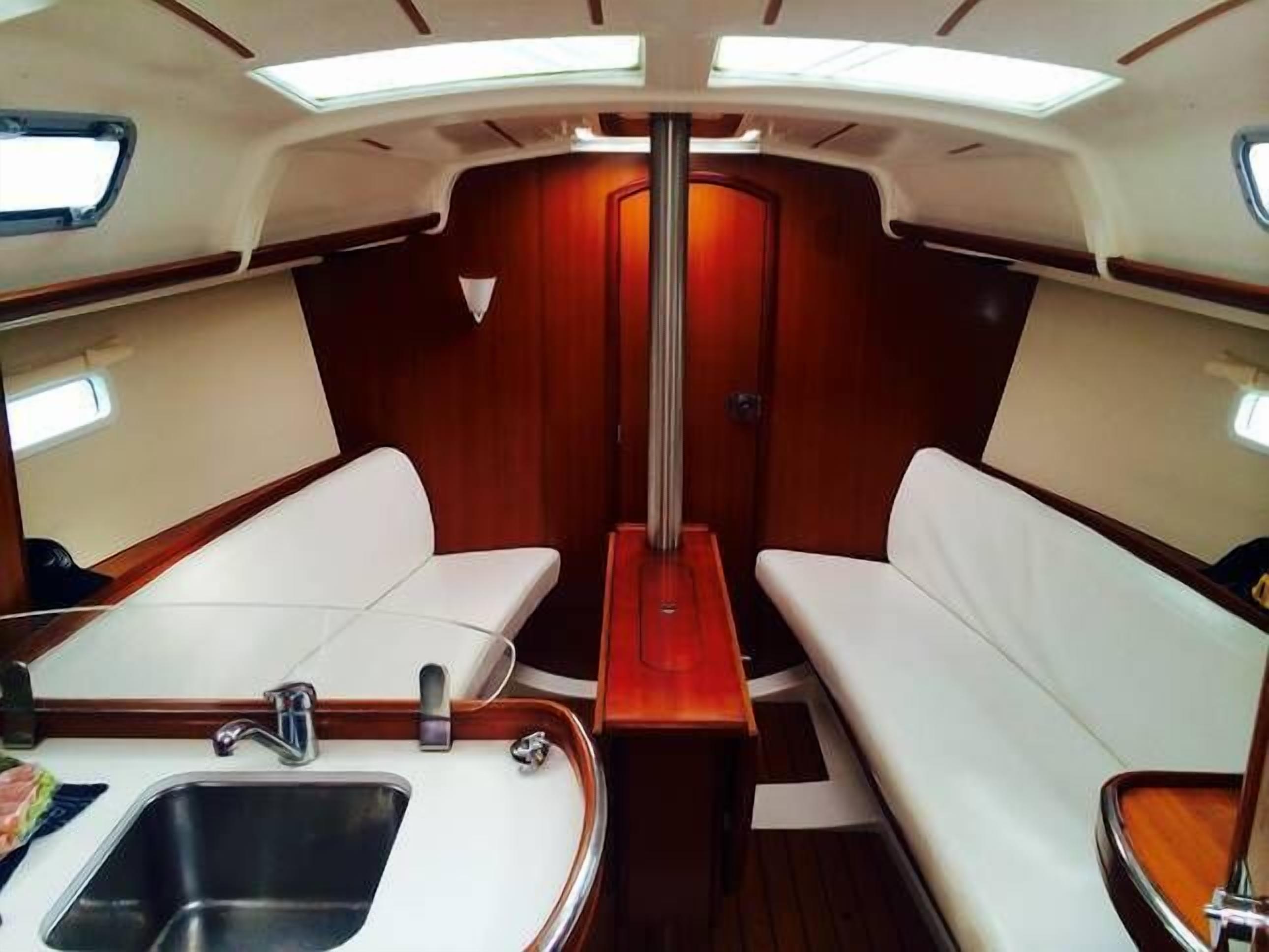 ROMANTIC YACHT STAY FOR TWO AT PALM BEACH