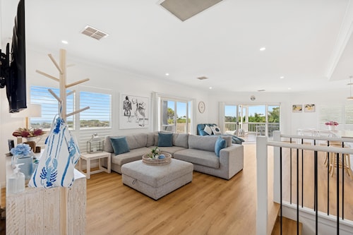 Sellicks Sea View - Large Coastal Home with Sweeping Views of the Sea and Hills