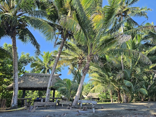 Absolute Beachfront Holiday Cottage with Private Saltwater Pool on Savusavu Bay