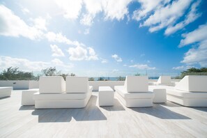Property grounds -  Private Seven Mile Beach Club with Roof Terrace, Amazing Pool Pavilion (West Bay)