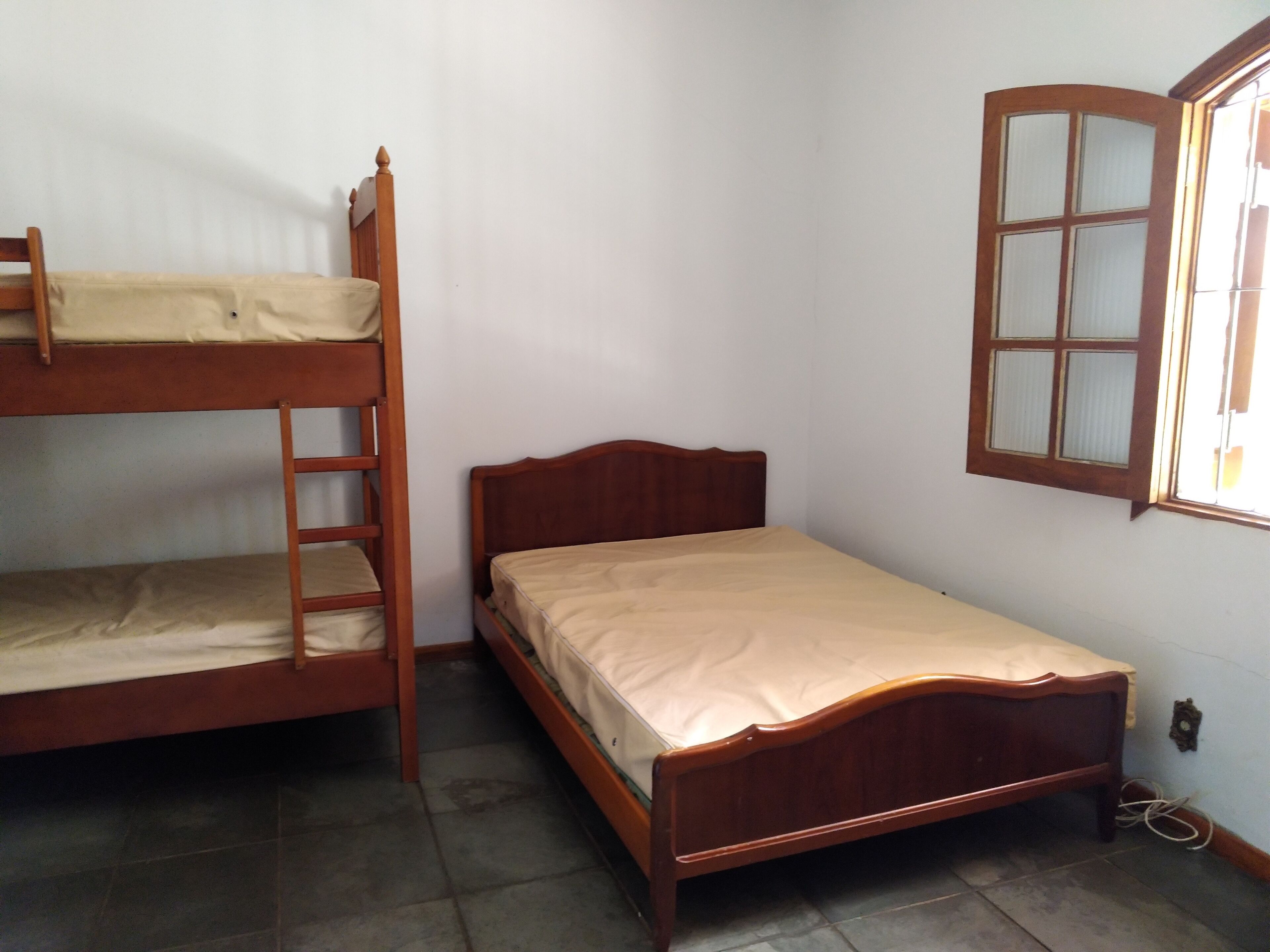 Beautiful colonial house, leisure, green and private lake and pool