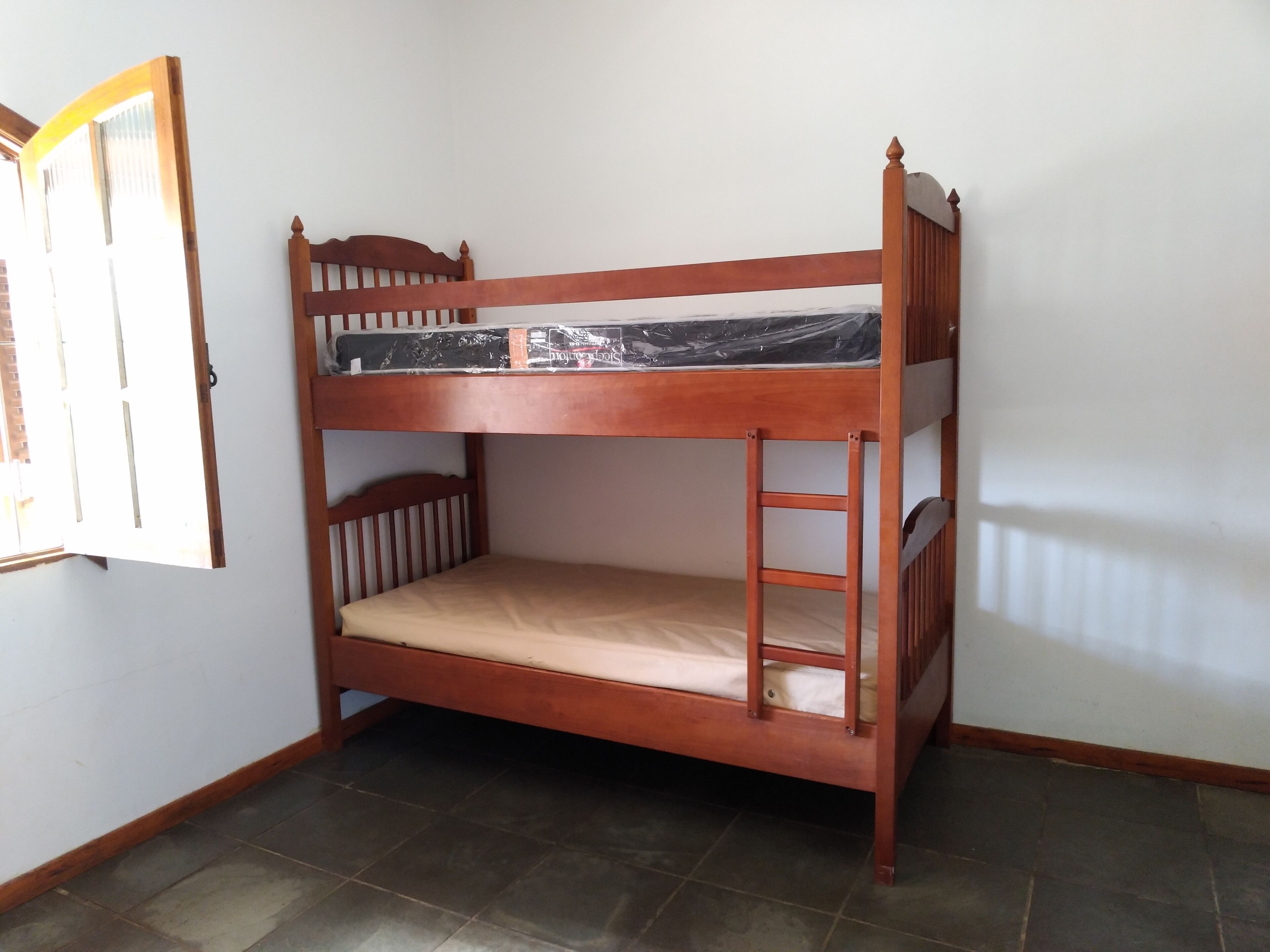 Beautiful colonial house, leisure, green and private lake and pool