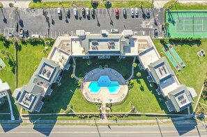 Exterior - Remodeled! - Direct Walk Out to Beach & Pool - Pet Friendly (Flagler Beach)