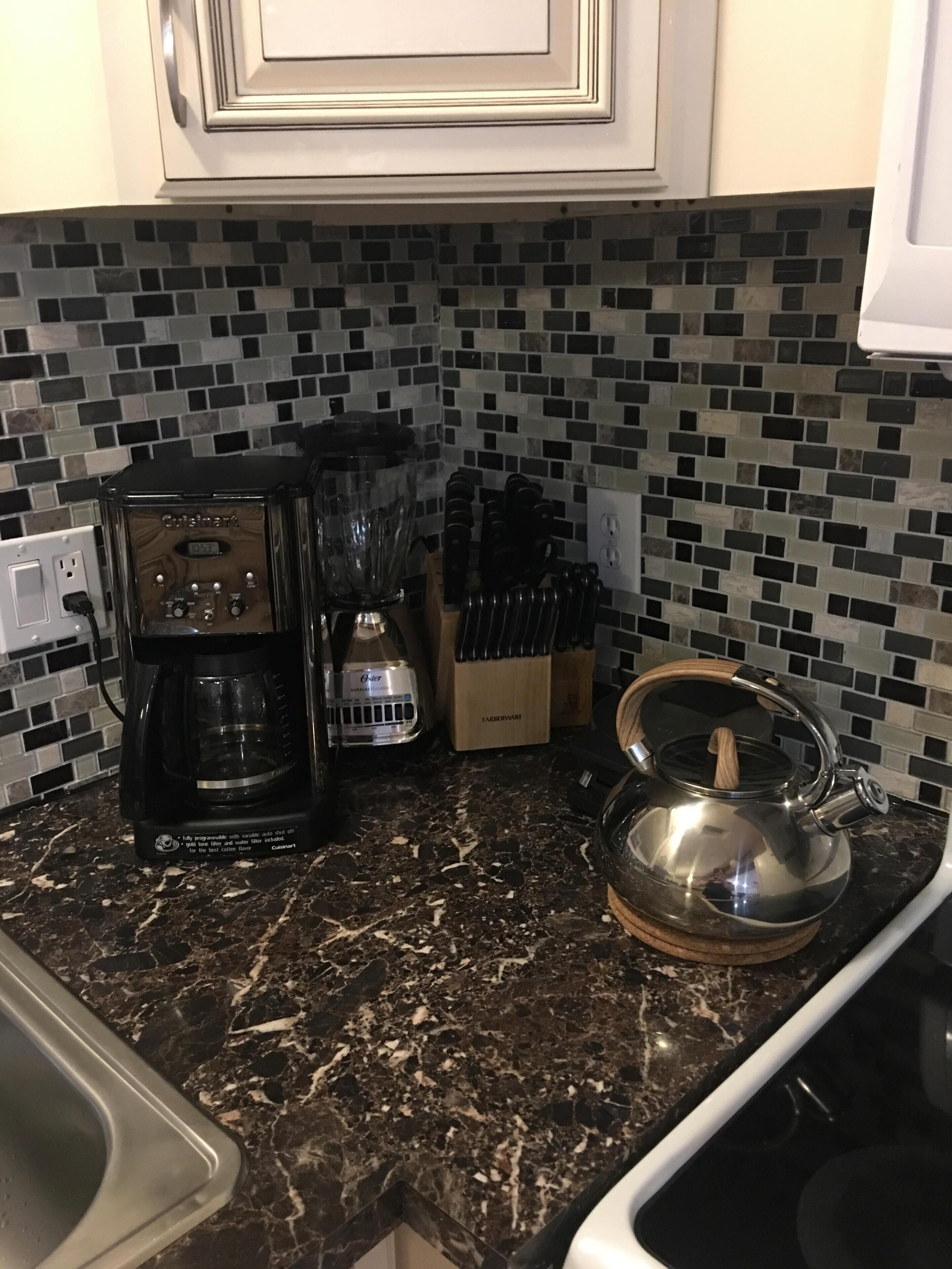 Peaceful house with hot tub, private swimming pool, etc. 