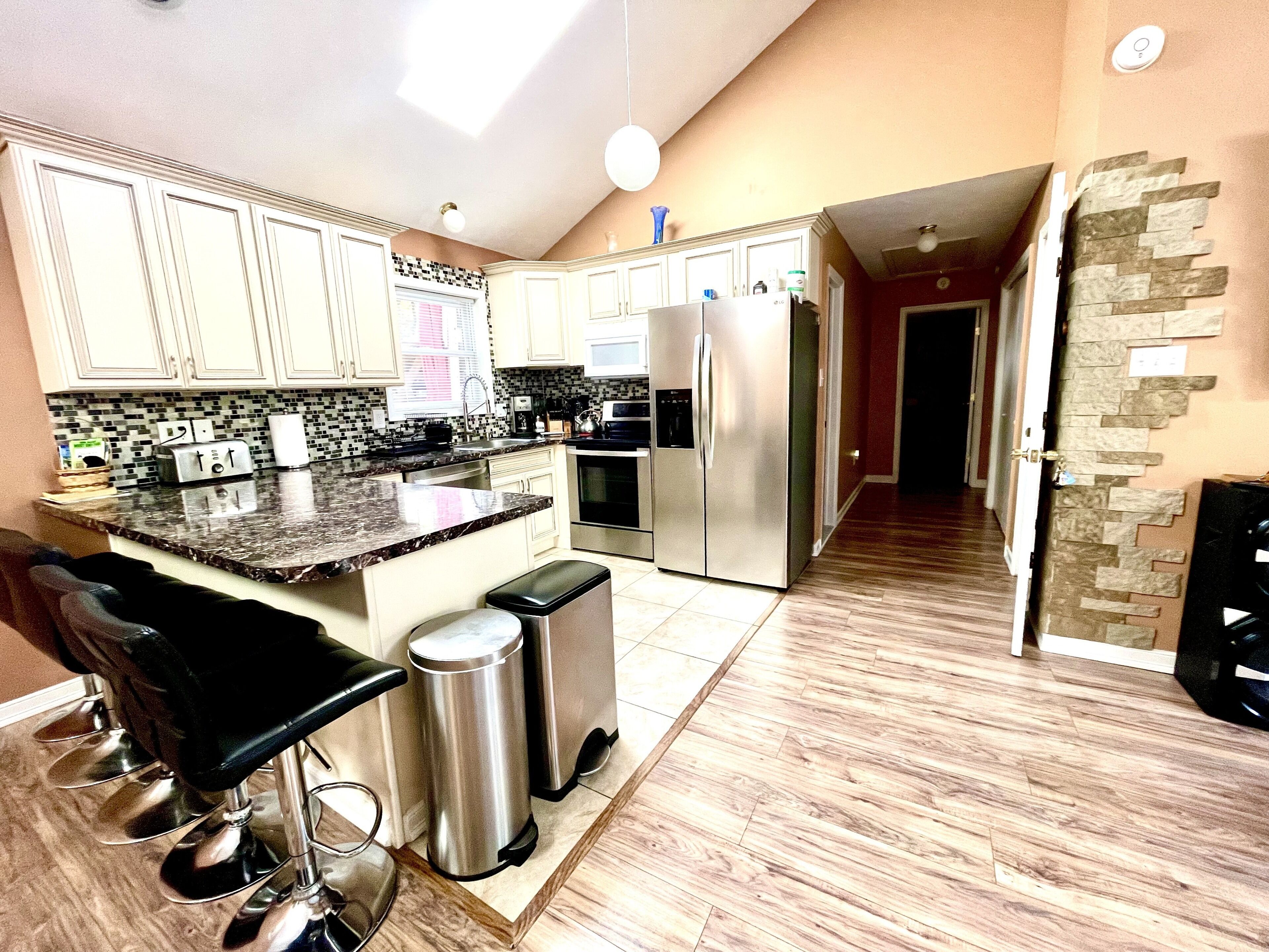 Peaceful house with hot tub, private swimming pool, etc. 