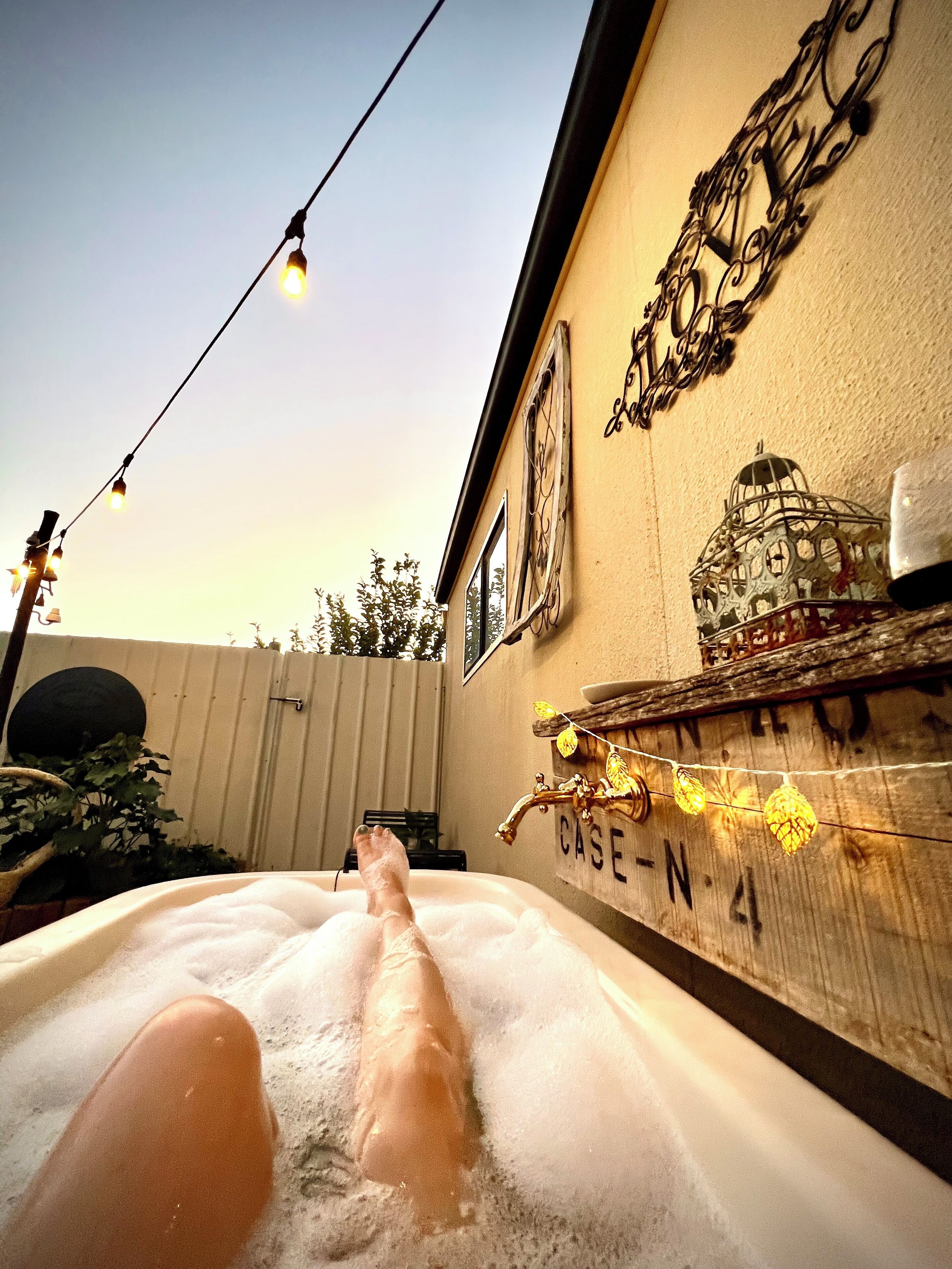 Outdoor spa tub