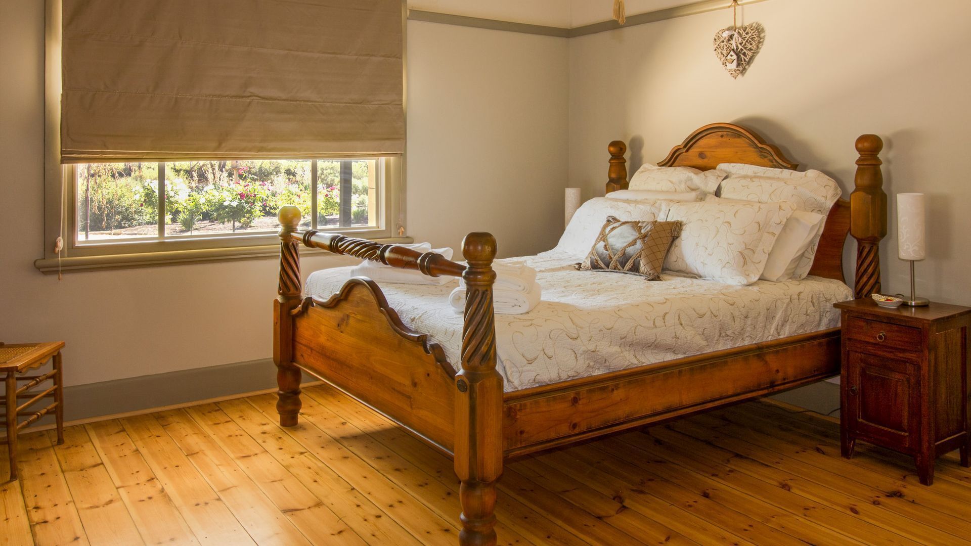 Crossfield Cottage Bed & Breakfast is centrally located in the Riverland, SA