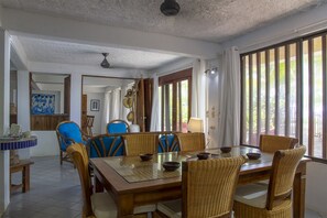 Dining - Casa los Sueños - Beachfront house with pool (Esterillos Oeste)