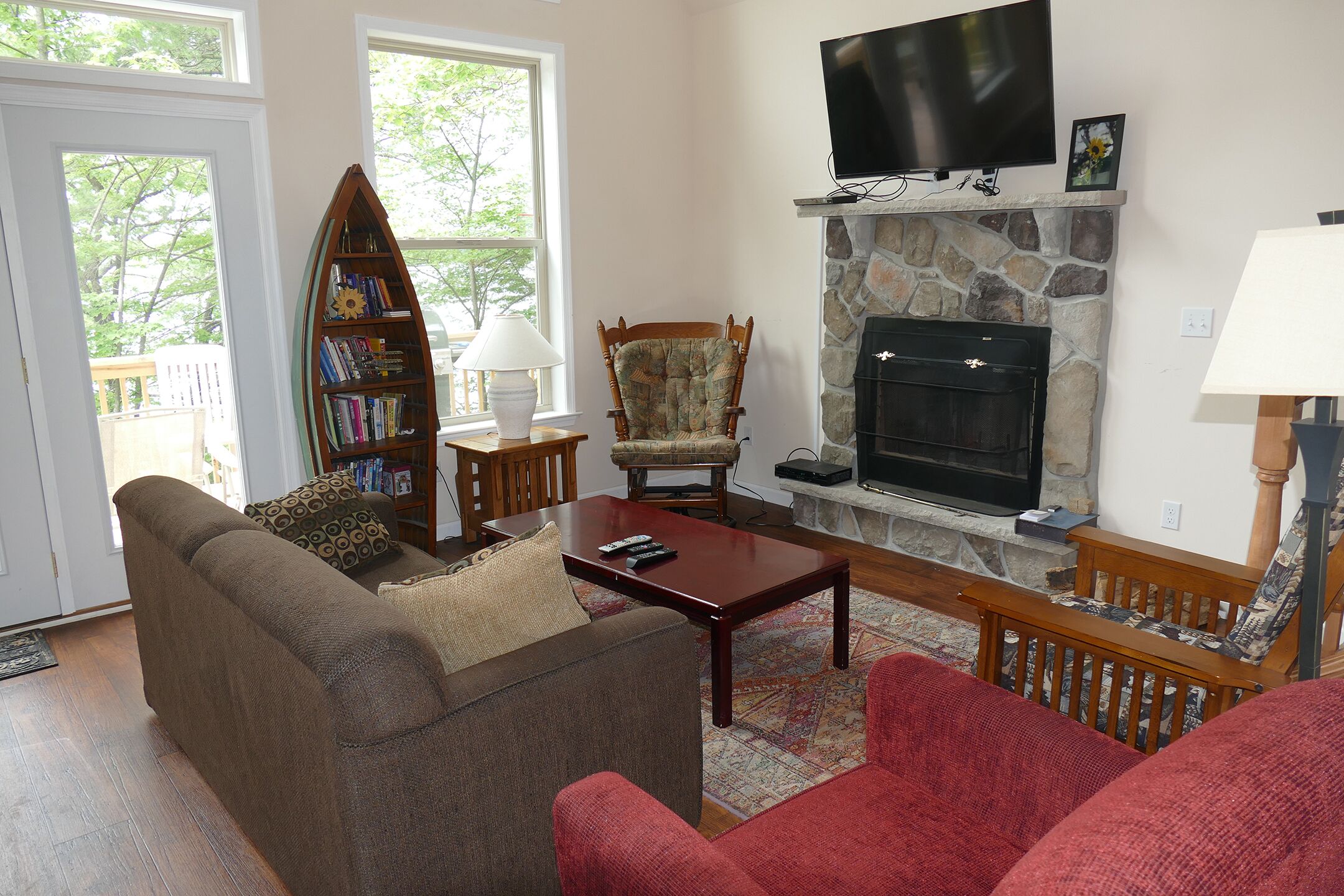 BEST WALLENPAUPACK SUNSETS - LAKEFRONT CHALET W SEASONAL DOCK/AC/Private Setting