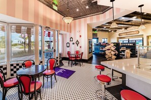 Dining - New Listing! Festival Resort, 7mi to Disney & 18mi to Universal - FS211016 (Davenport)