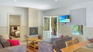 Unclassified image, 4 of 14, button - River Rock Cottage  Centrally located and Dog friendly (Jamieson)