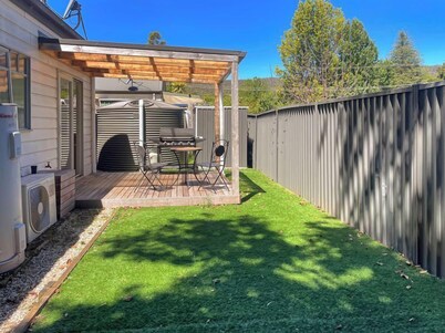 River Rock Cottage  Centrally located and Dog friendly